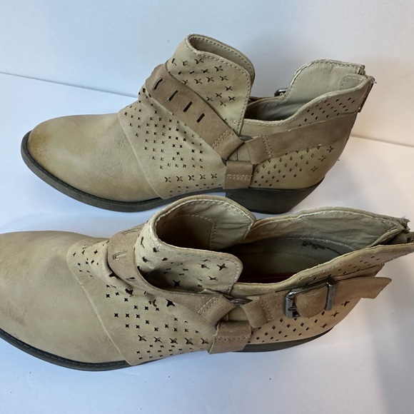 Pop Tan Ankle Boots - Picture 3 of 10